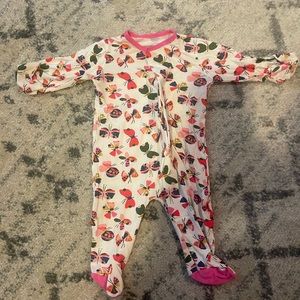 Magnetic Me Onesie ( magnetic closure)